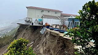 Földcsuszamlás: eltűnt a fél tele Oceanside-ban
