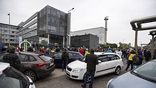 2020: ellenzéki képviselők szervezte tüntetés az MTVA székháza előtt