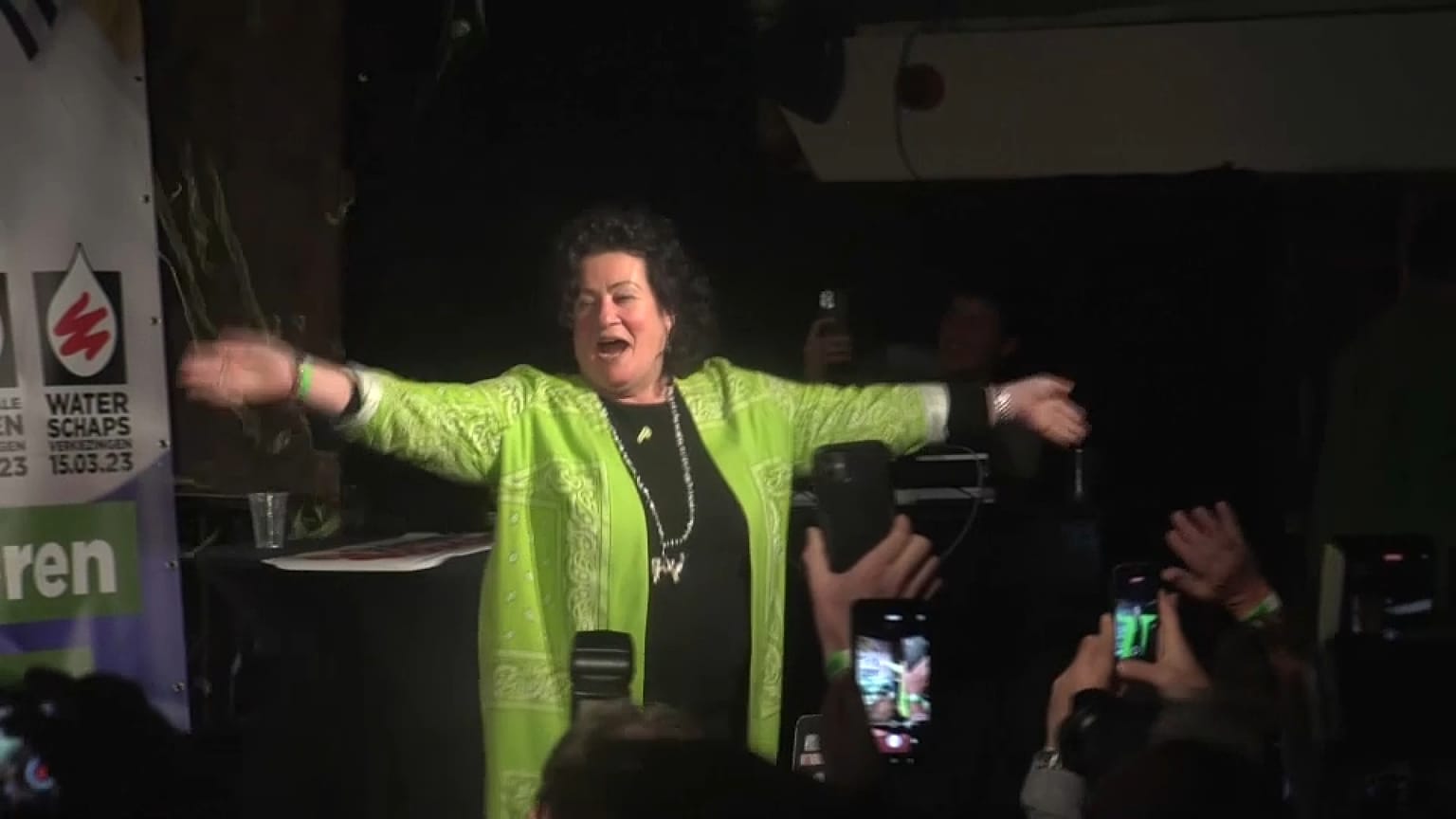 La líder del BBB celebra su victoria electoral