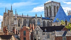 A catedral de York Minster está pronta para instalar painéis solares no telhado.  