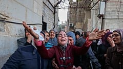 أهالي الضحايا الفلسطينيين الذين قتلوا برصاص الجيش الإسرائيلي بمدينة جنين بالضفة الغربية المحتلة