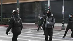Vermummte lieferten sich eine Straßenschlacht mit der Polizei