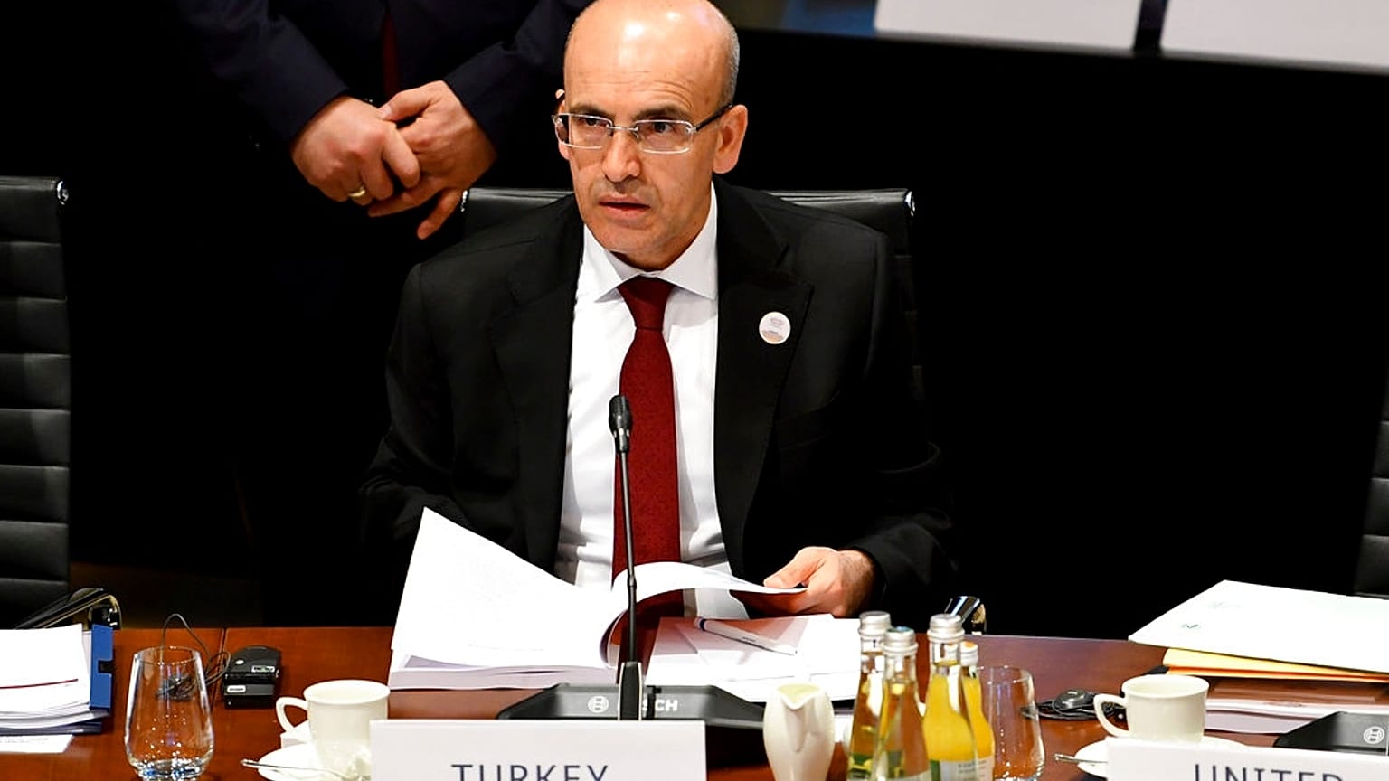 Mehmet Şİmşek 2012-2018 yılları arasındaki dönemlerde başbakan yardımcısı ve maliye bakanı olarak görev yapmıştı