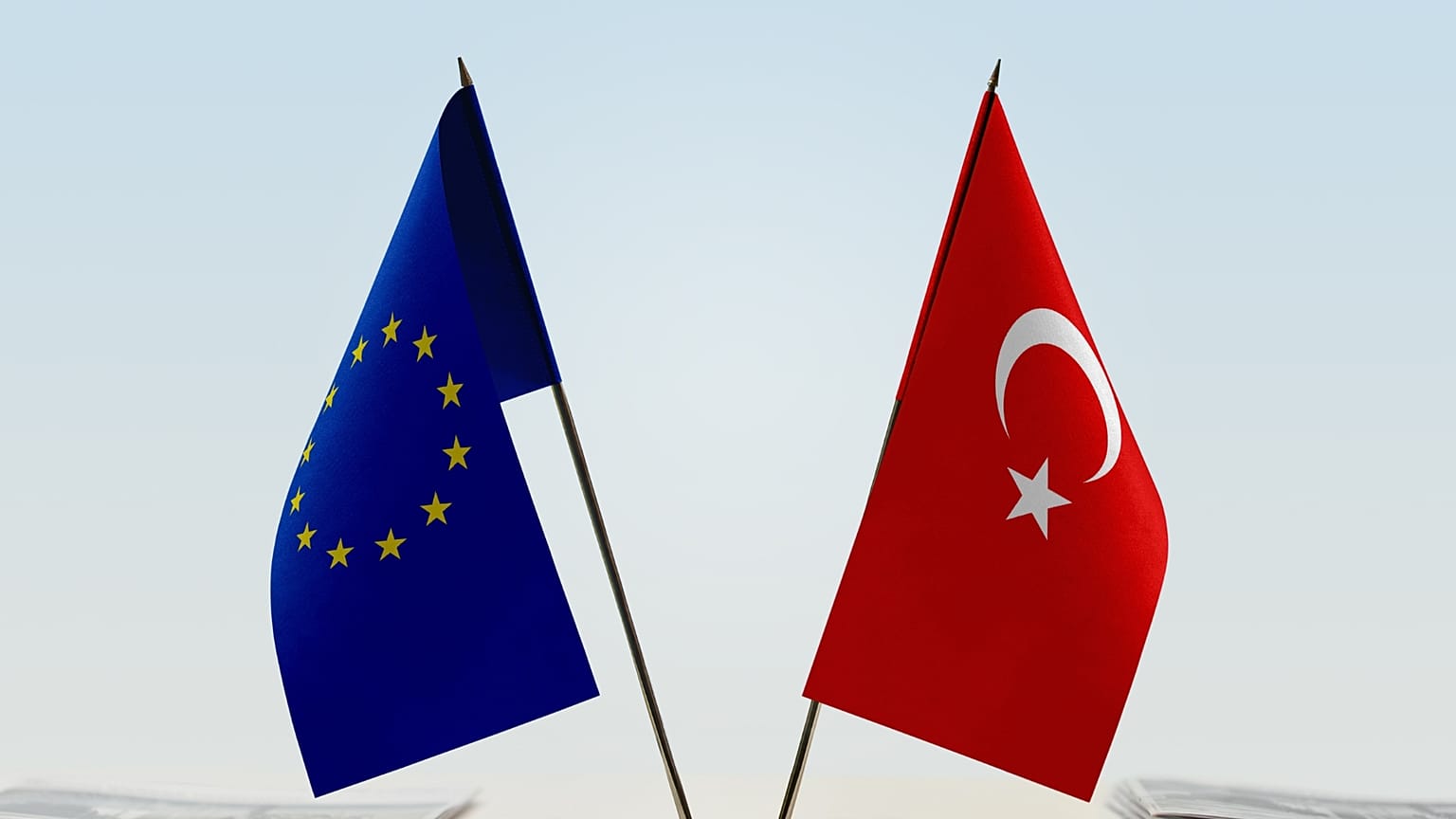 Avrupa Birliği ve Türkiye bayrakları