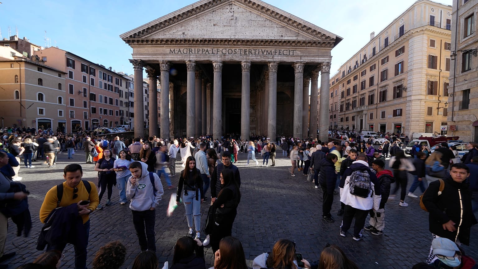 The Pantheon is considered the most well preserved Roman monument. 
