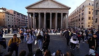 The Pantheon is considered the most well preserved Roman monument. 
