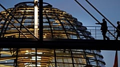 Die Kuppel des Reichstags, Sitz der Deutschen Bundestags in Berlin