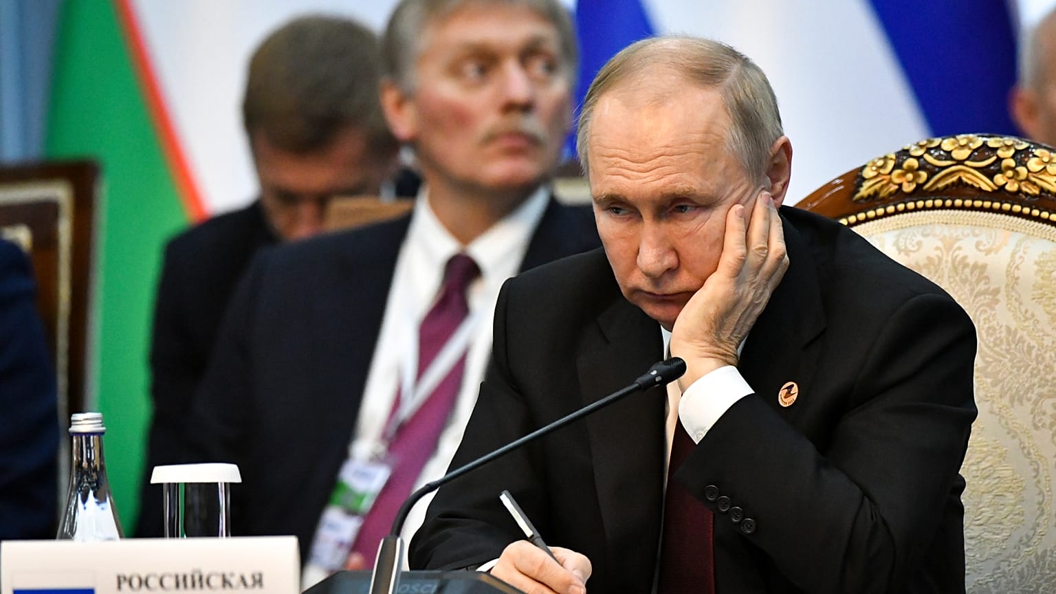 Президент РФ на саммите Межправительственного совета ЕАЭС в Бишкеке, 9 декабря 2022 года.