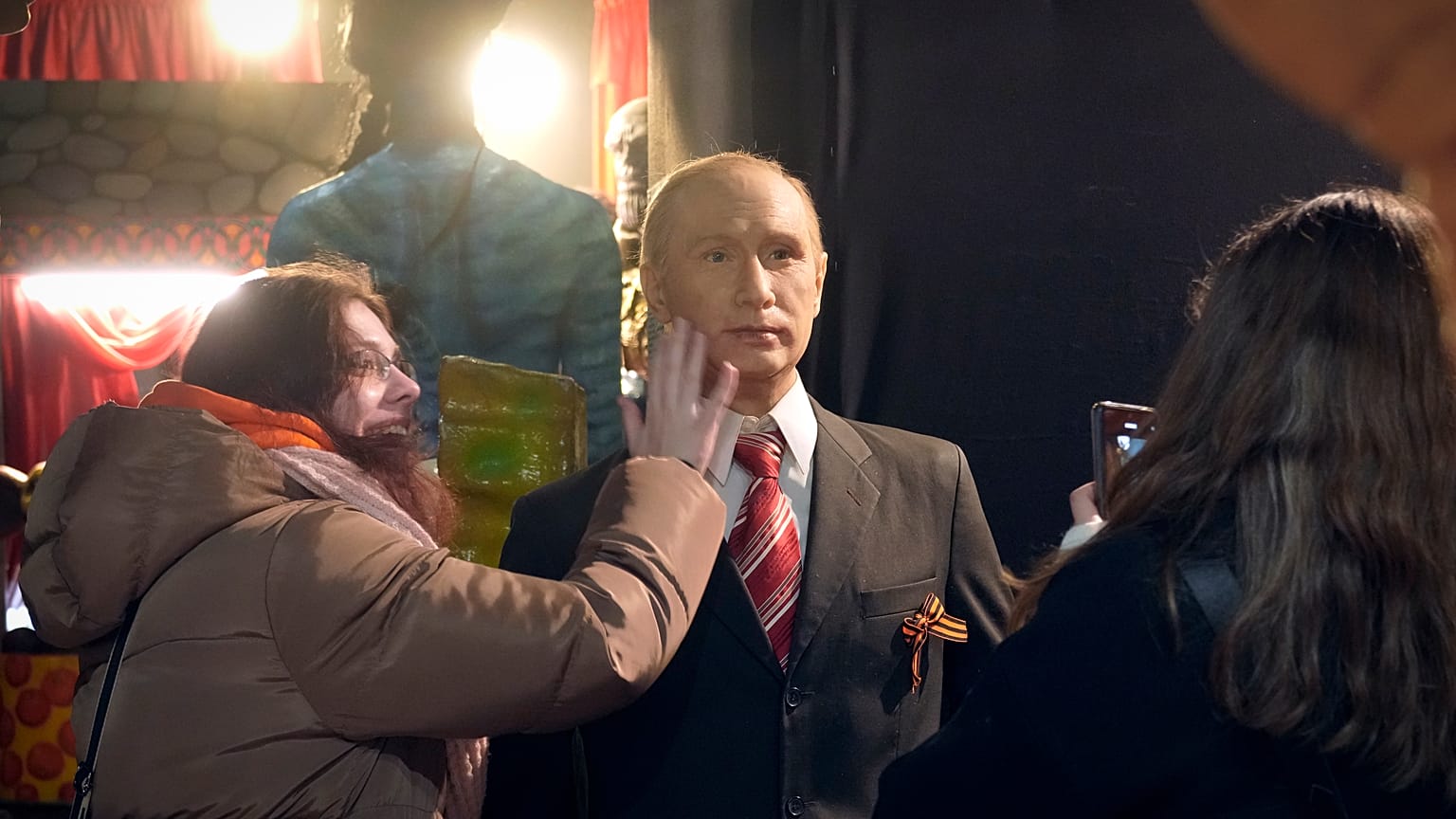 Восковая фигура, изображающая Владимира Путина, в музее в Санкт-Петербурге