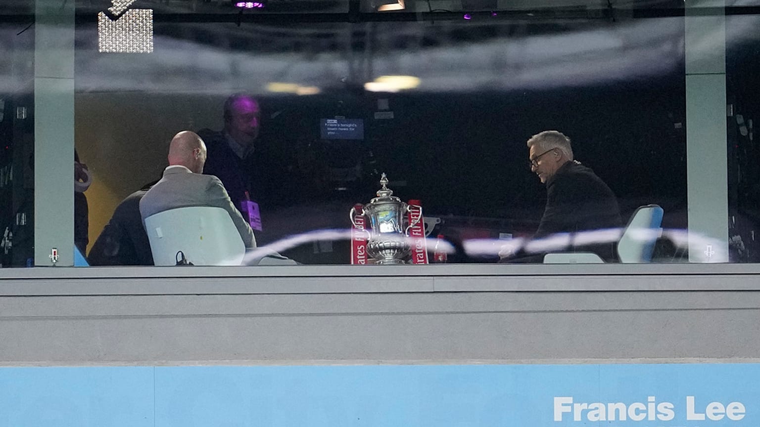 İngiltere'nin eski milli takım futbolcuları Gary Lineker ve Alan Shearar