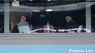 İngiltere'nin eski milli takım futbolcuları Gary Lineker ve Alan Shearar