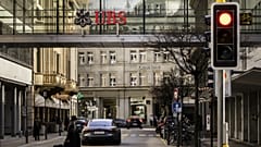 A Credit Suisse és az UBS irodaházai Zürichben