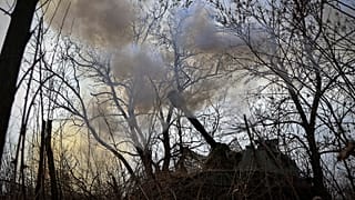 Tanques ucranianos T64 en la región de Donetsk avanzan en dirección a Bajmut.