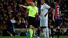 الحكم يلغي هدف ماركو أسنسيو خلال مباراة ريال مدريد وبرشلونة في كلاسيكو إسبانيا
