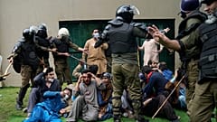 Pakistan güvenlik güçleri, eski Başbakan İmran Han destekçisi onlarca kişiyi gözaltına aldı