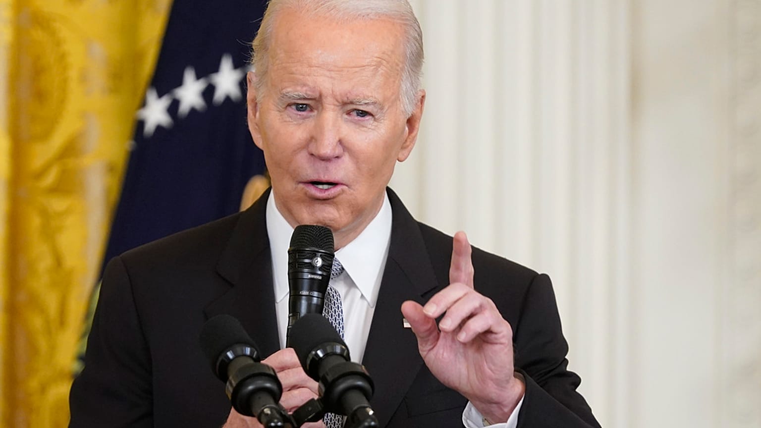 ABD Başkanı Joe Biden, Covid-19 virüsünün kökeni hakkındaki bilgilerin gizliliğini ortadan kaldıracak çalışmaların önünü açacak yasa tasarısını imzaladı