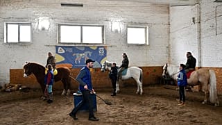 Pferdetherapie für ukrainische Armeeangehörige