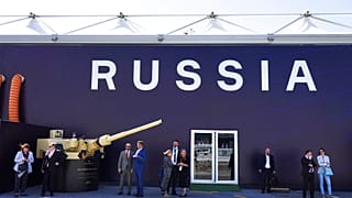 Birleşik Arap Emirlikleri'nde bir Rus silah standı (arşiv)