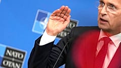 Generalsekretär Jens Stoltenberg bei der Vorstellung des NATO-Jahresberichts in Brüssel