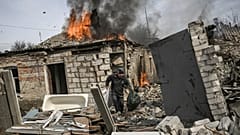 In der Nähe von Bachmut in der Ukraine - heftiger Artilleriebeschuss