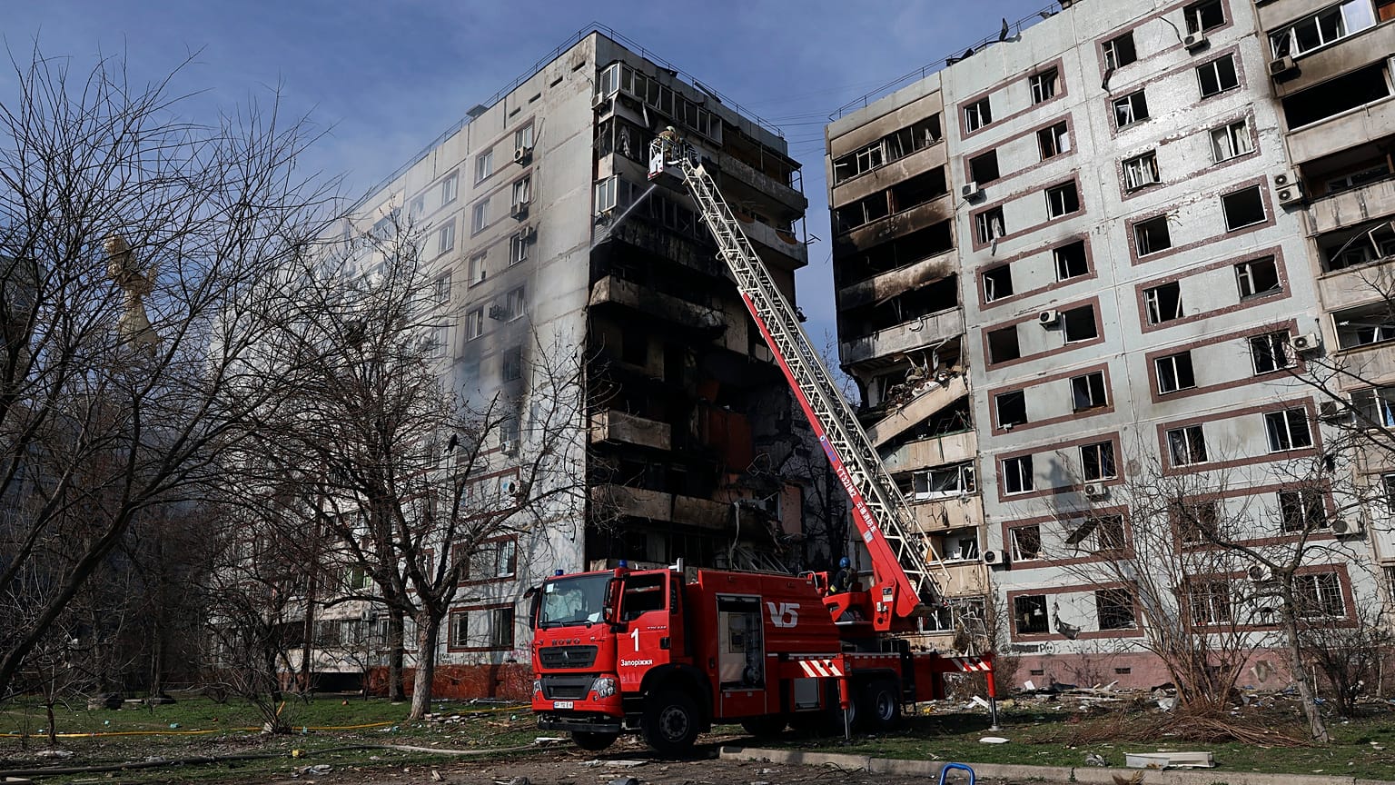 Последствия попадания ракеты в Запорожье