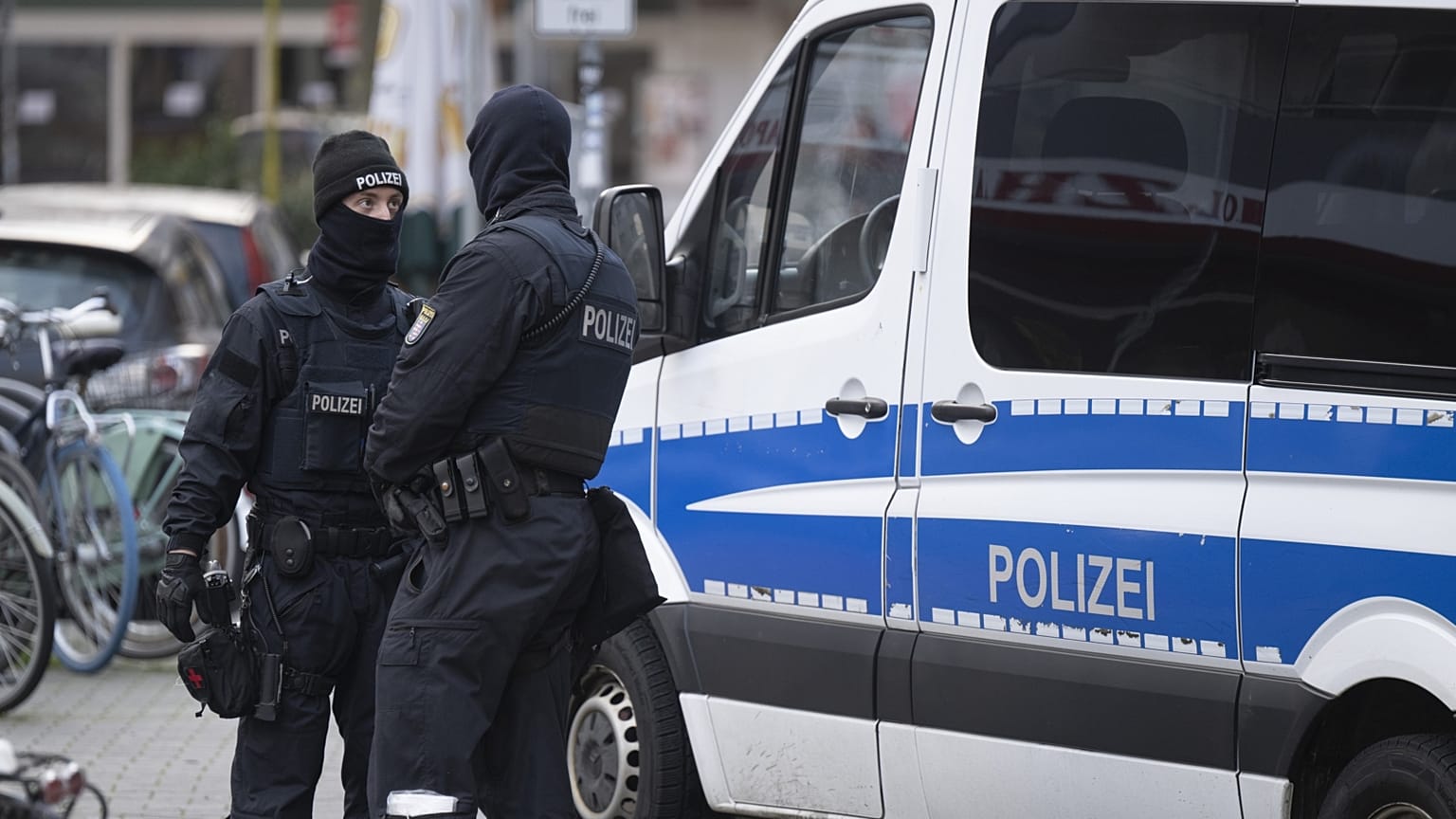 Decemberi fotó: az első, frankfurti házkutatás a Reichsbürger csoportnál