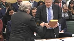 Boris Johnson durante a audição sobre as regras do confinamento em Downing Street