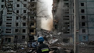 دمار بعد قصف روسي على مدينة زابوروجيه 09/10/2022