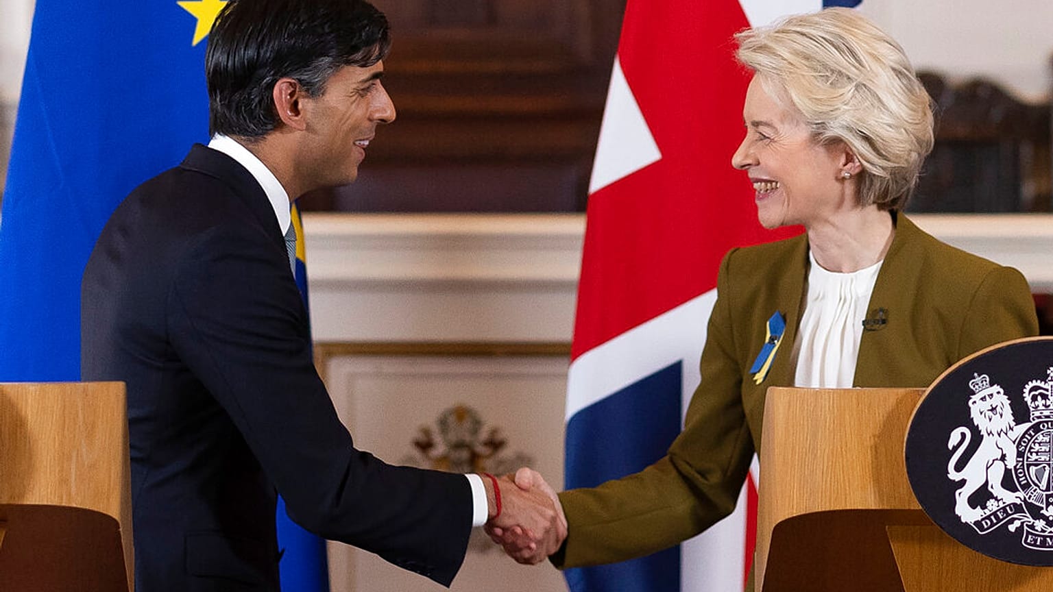 Britain's Prime Minister Rishi Sunak and EU Commission President Ursula von der Leyen, right, shake hands after a press conference at Windsor Guildhall, Windsor, England, Mond