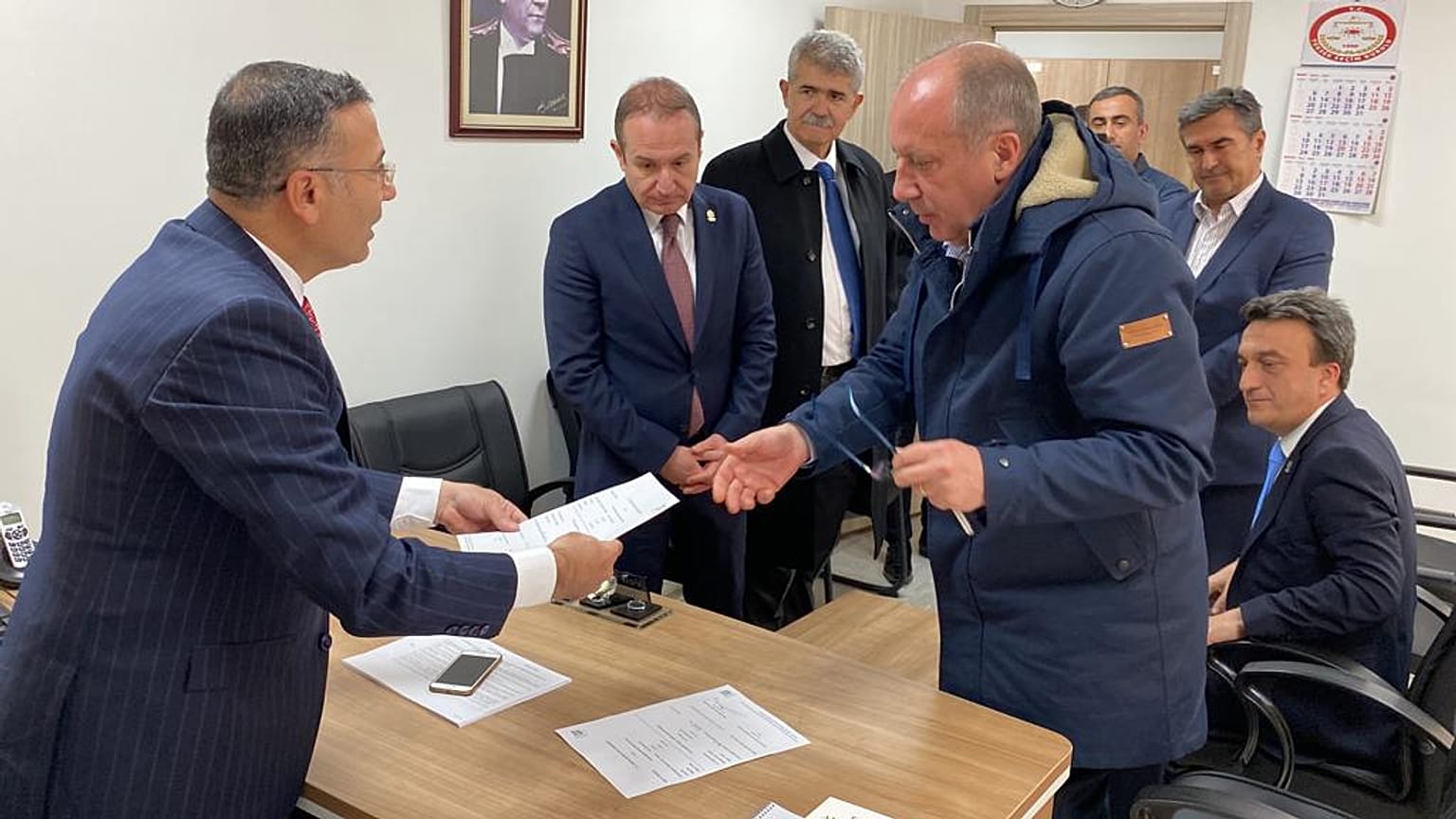 Memleket Partisi Genel Başkanı İnce, Cumhurbaşkanı adaylığı için imza verdi