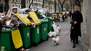 An diesem Donnerstag, 23. März 2023, sind weitere Protestaktionen geplant gegen die von Macron durchgeboxte Rentenreform. Derweil türmt sich der Müll in Paris.
