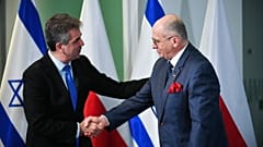 Zbigniew Rau lengyel külügyminiszter és izraeli hivatali partnere, Eli Kohen Varsóban 2023. március 22-én
