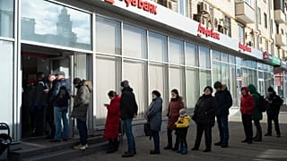 صف مشتریان بانکی در مسکو
