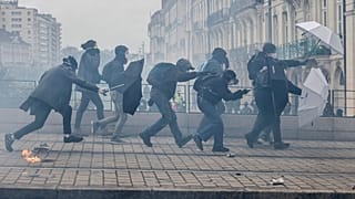 Manifestantes durante un enfrentamiento con la Policía en Nantes, Francia (23/03/2023)