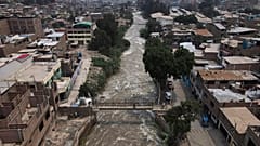 Il fiume Rimac in piena a Lima