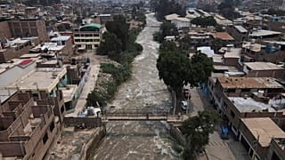 Il fiume Rimac in piena a Lima