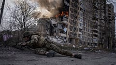 Украинский военный в Авдеевке после российского авиаудара
