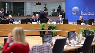 Председатель Саммита ЕС Шарль Мишель и его участники в зале заседаний