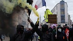 Protesta a Parigi contro la riforma delle pensioni