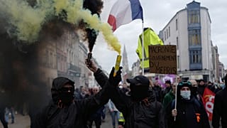 Protesta a Parigi contro la riforma delle pensioni