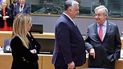Orbán Viktor a brüsszeli uniós csúcson Antonio  Guterres ENSZ-főtitkárral