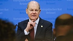 Der deutsche Kanzler Olaf Scholz bei seiner Pressekonferenz in Brüssel