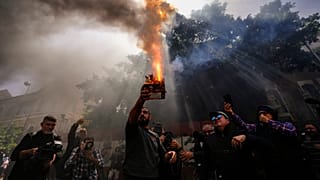 Libaneses manifestam-se nas ruas de Beirute