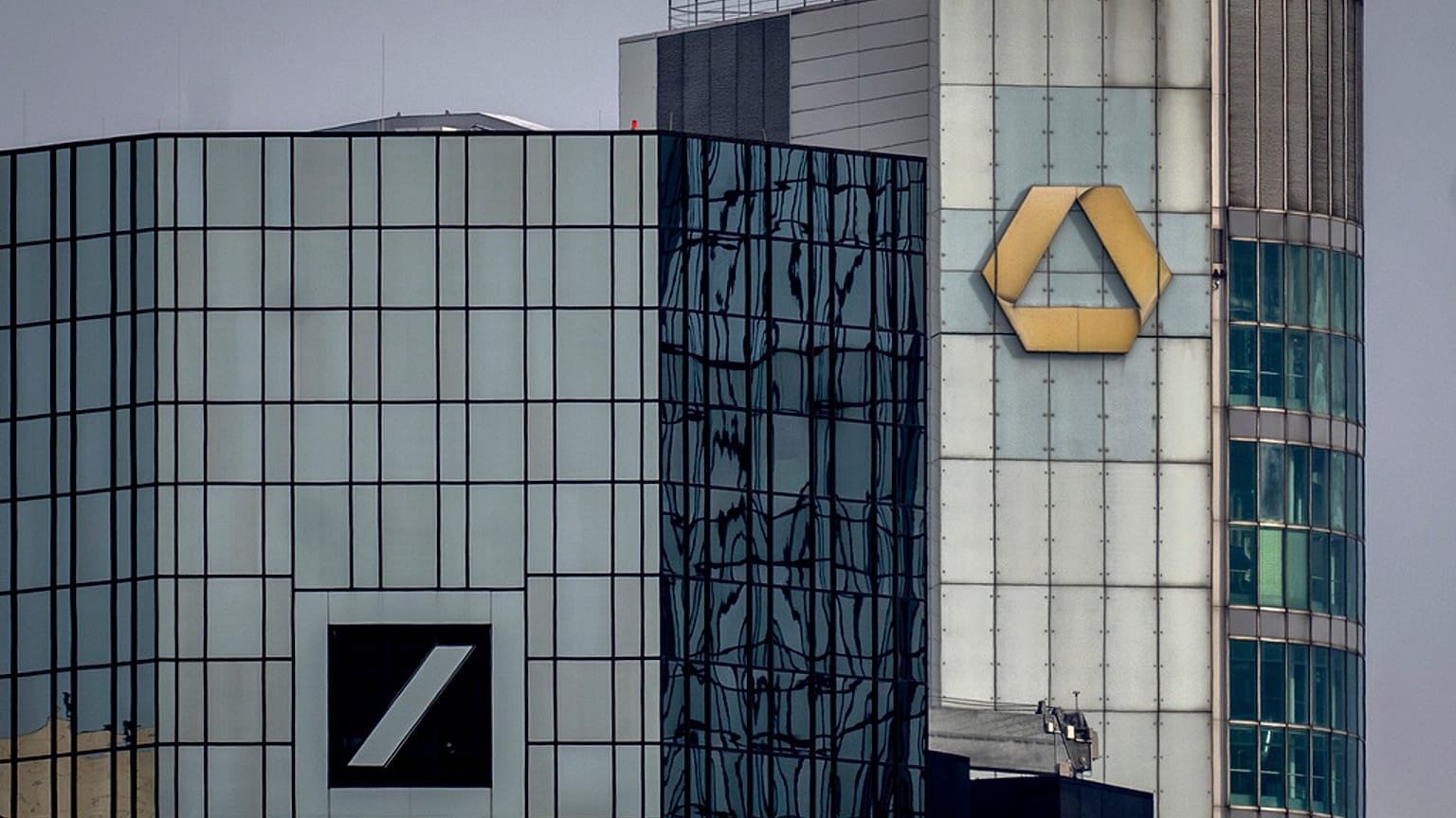 Almanya'nın en büyük pazar payına sahip bankası Deutsche Bank'ın Frankfurt'taki genel merkezi 