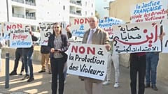 مظاهرة أمام السفارة الفرنسية بالرباط تنديداً بقرار قاضي التحقيق الإفراج عن جاك بوتييه
