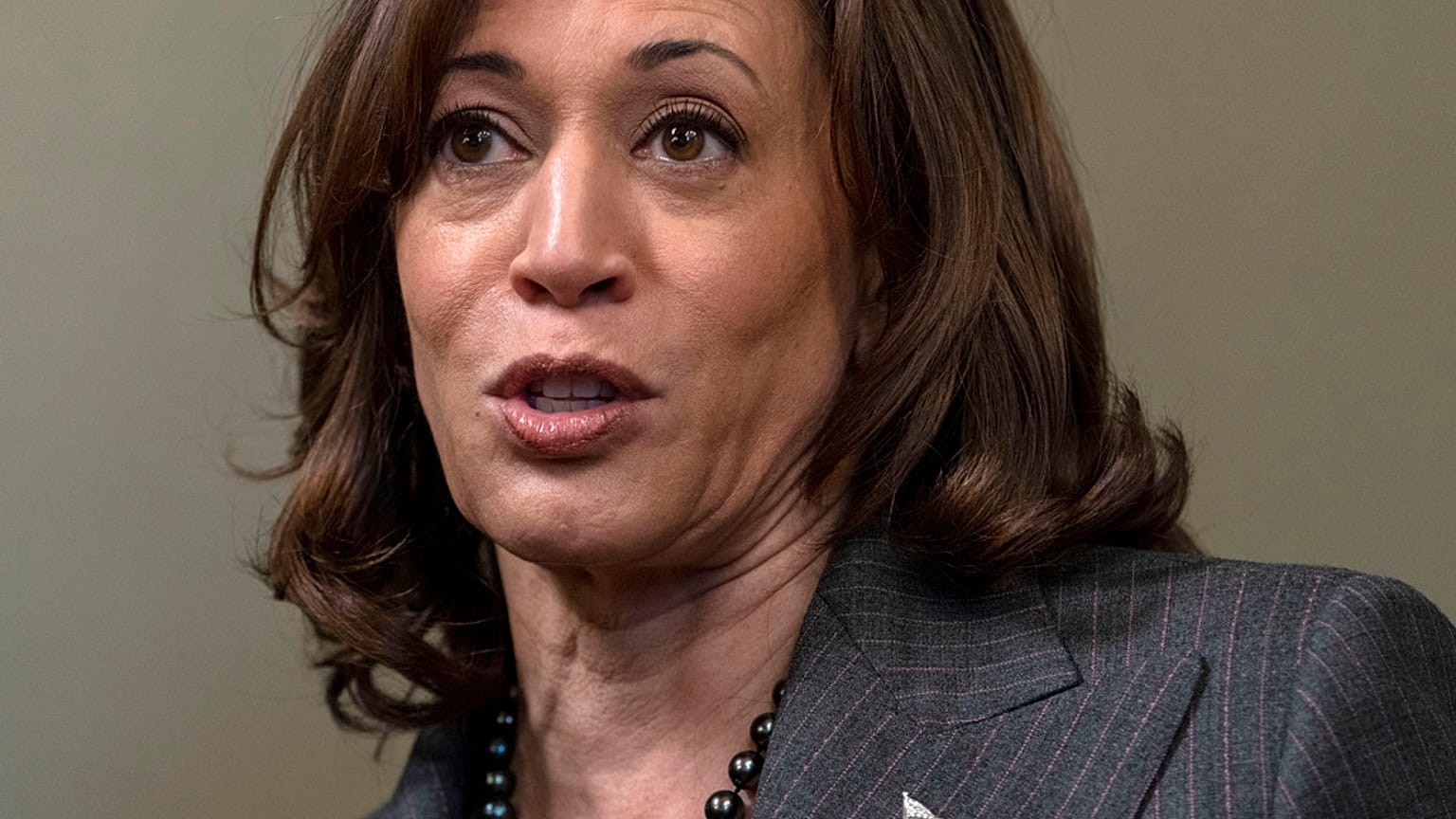 Kamala Harris alelnök válaszol a közelgő afrikai útjáról szóló kérdésre