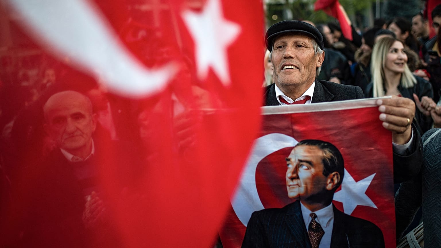 Türkiye 14 Mayıs 2023 seçimlerine hazırlanırken araştırma firmaları anket sonuçlarını açıklıyor.