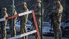 Azeri askerler Laçın koridoru kontrol noktasında (arşiv)