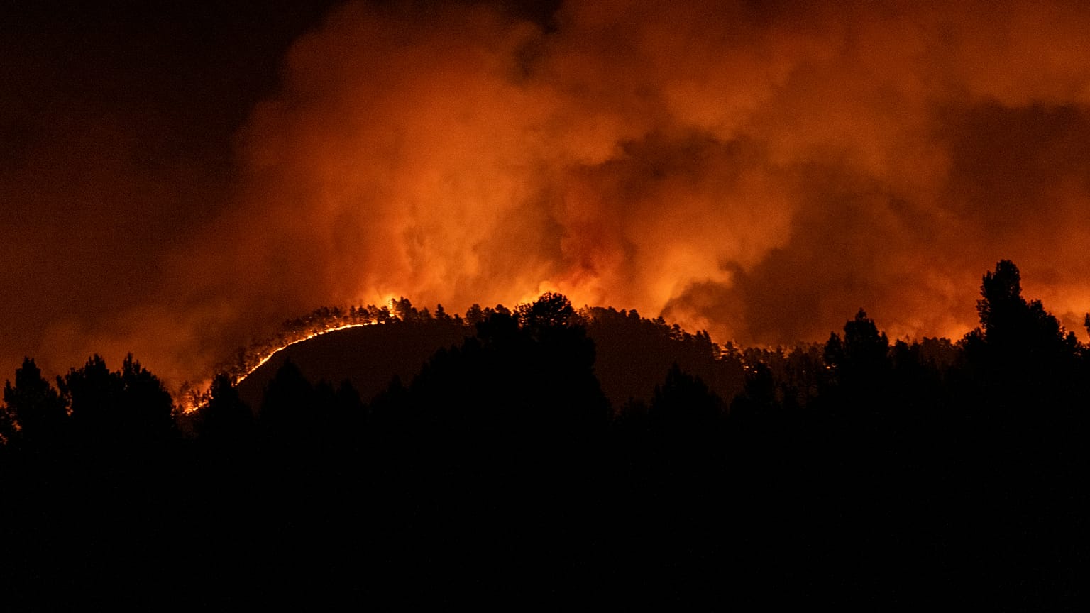 Incêndio de Villanueva de Viver mantém-se ativo há quatro dias