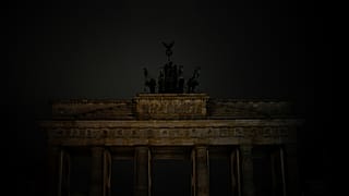Бранденбургские ворота без подсветки в "Час Земли" 25 марта 2023